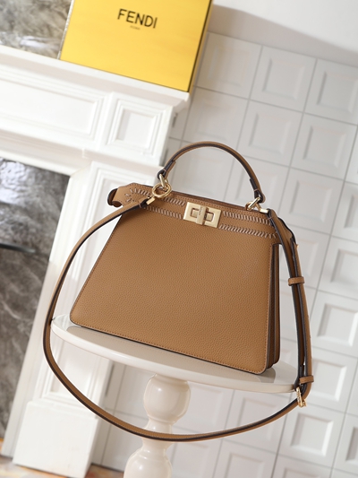 フェンディバッグ背面デザイン